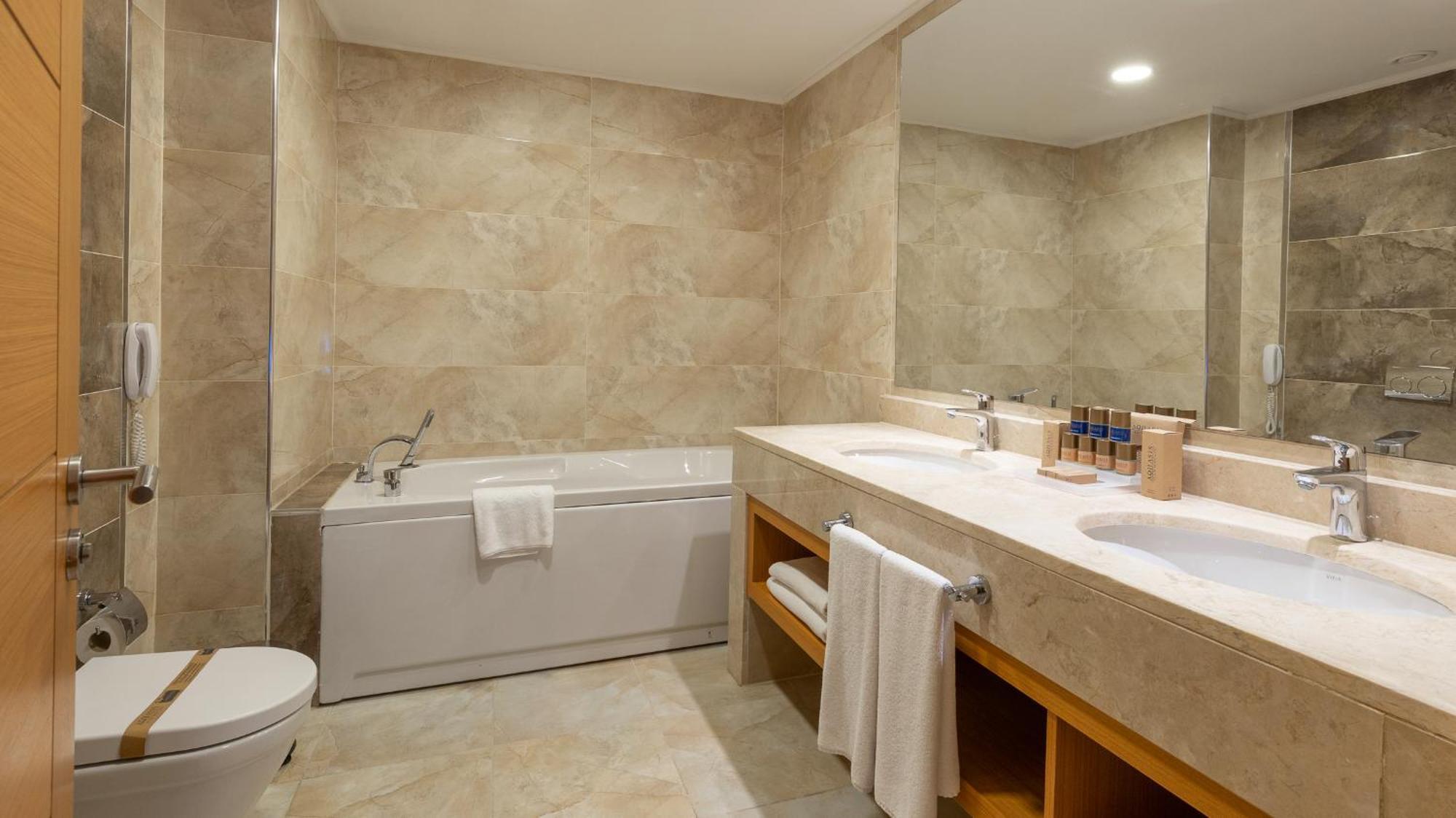 Honeymoon Suite